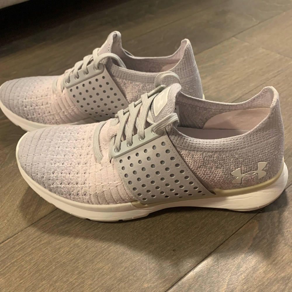 Women’s under Armour sneakers size 7 worn twice.